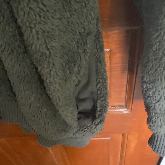 Member’s Mark Woman’s Cozy Sherpa - Picture 3 of 4